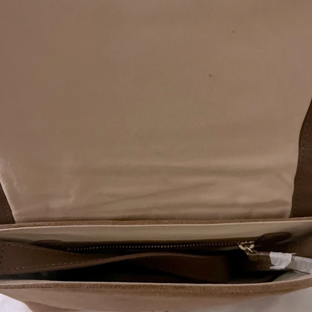 ❤️SOLD❤️UGG Shearing / Suede Crossbody Bag - Picture 3 of 9